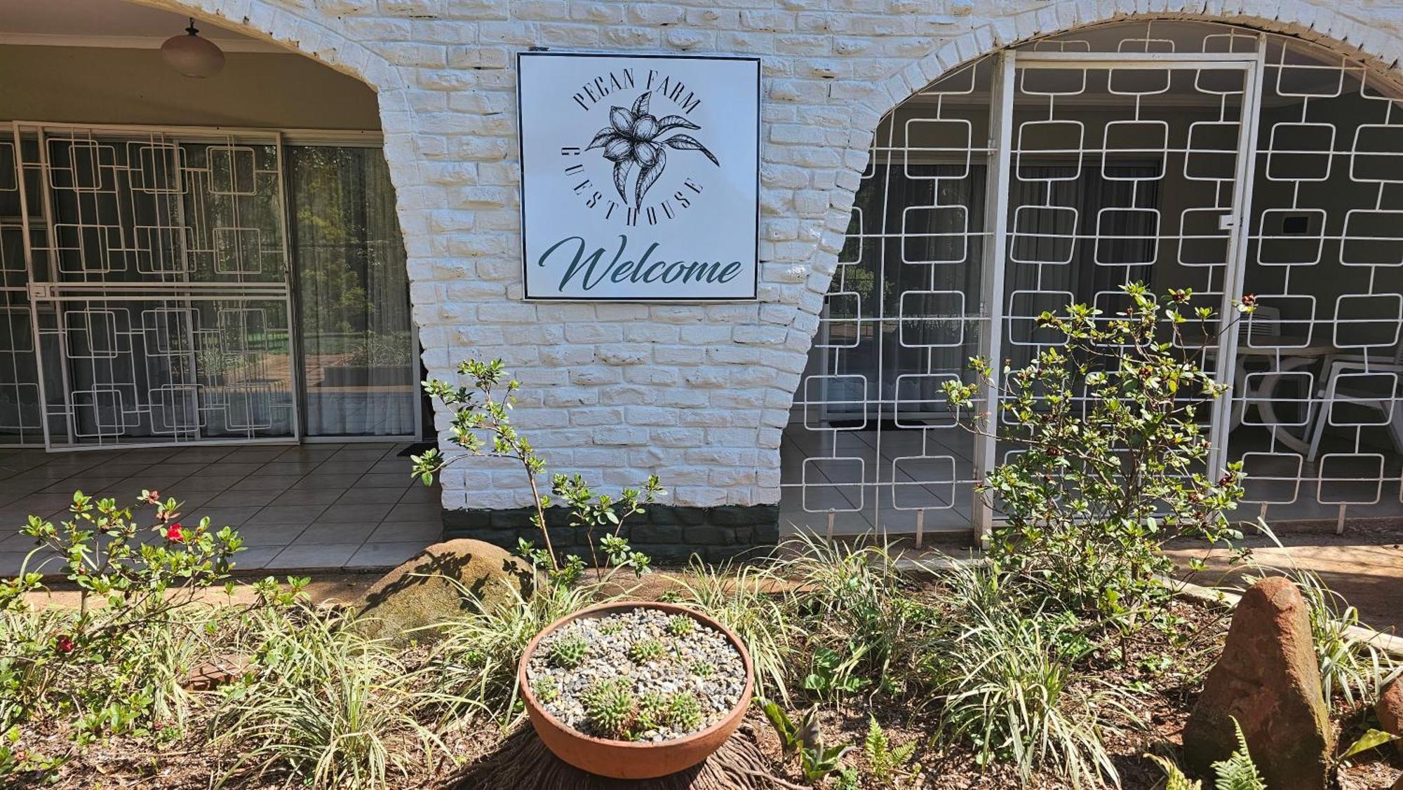 Pecan Farm Guesthouse Louis Trichardt Exterior photo