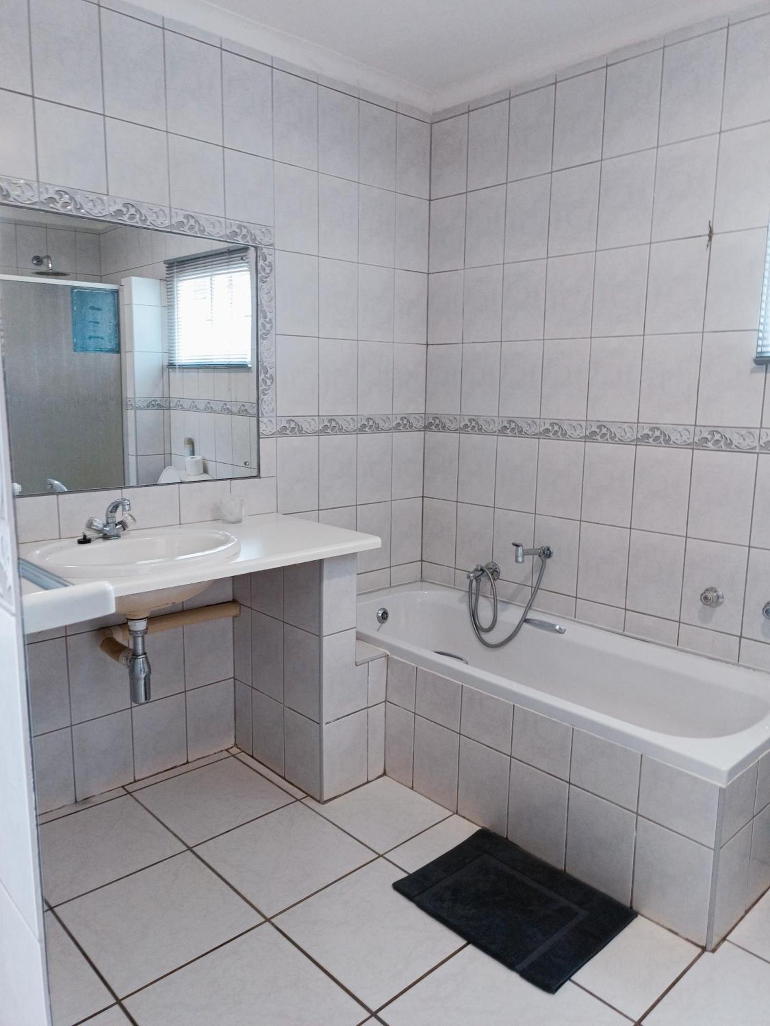 Pecan Farm Guesthouse Louis Trichardt Exterior photo